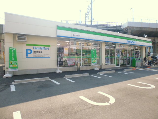 コンビニ　ファミリーマート　忍ヶ丘駅前店（コンビニ）まで468m