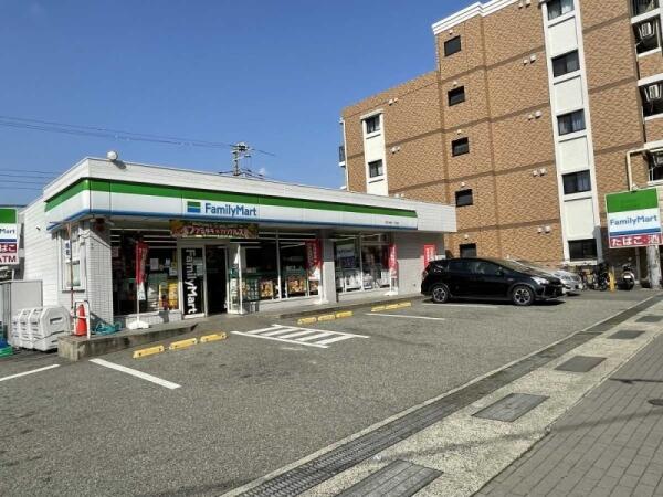 コンビニ　ファミリーマート深江本町一丁目店（コンビニ）まで22m