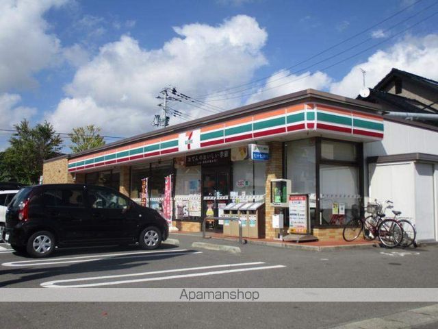 コンビニ　セブンイレブン（コンビニ）まで518m