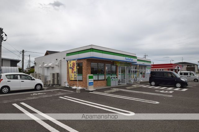 コンビニ　ファミリーマート（コンビニ）まで624m