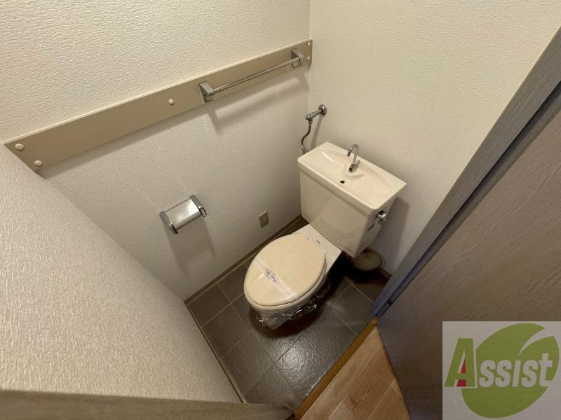 トイレ　こちらはトイレです。清潔感があり、安心して使用できます。