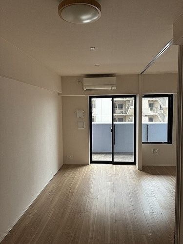 居室・リビング　☆明るい洋室☆