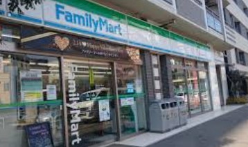 コンビニ　ファミリーマート 市谷柳町店（コンビニ）まで540m