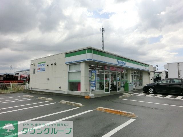 コンビニ　ファミリーマート（コンビニ）まで630m
