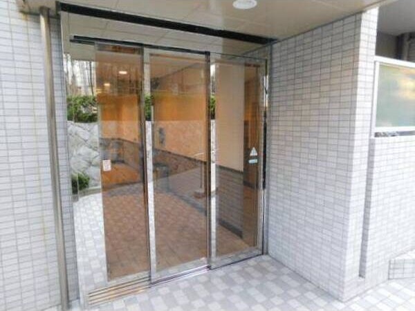 地下鉄西神・山手線 大倉山駅 徒歩4分 8階建 築28年の玄関写真