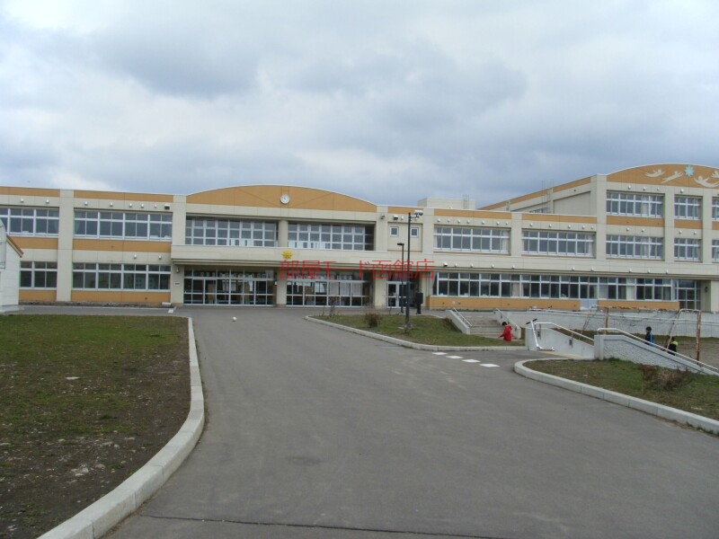 小学校　函館市立昭和小学校（小学校）まで779m