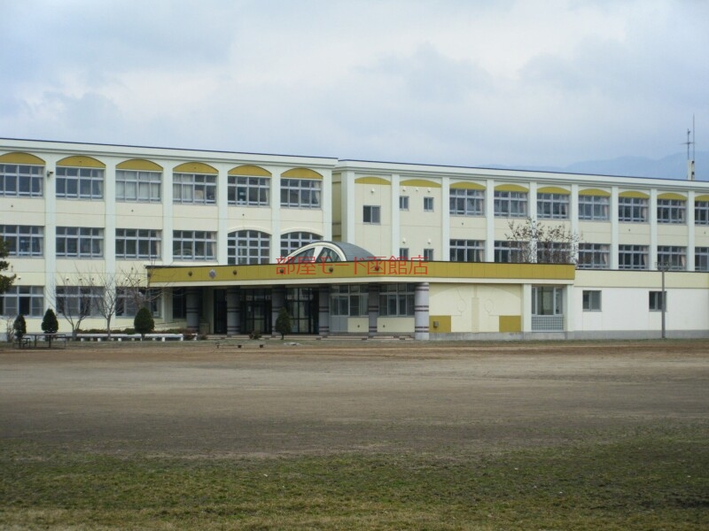 中学校　函館市立五稜郭中学校（中学校）まで1403m