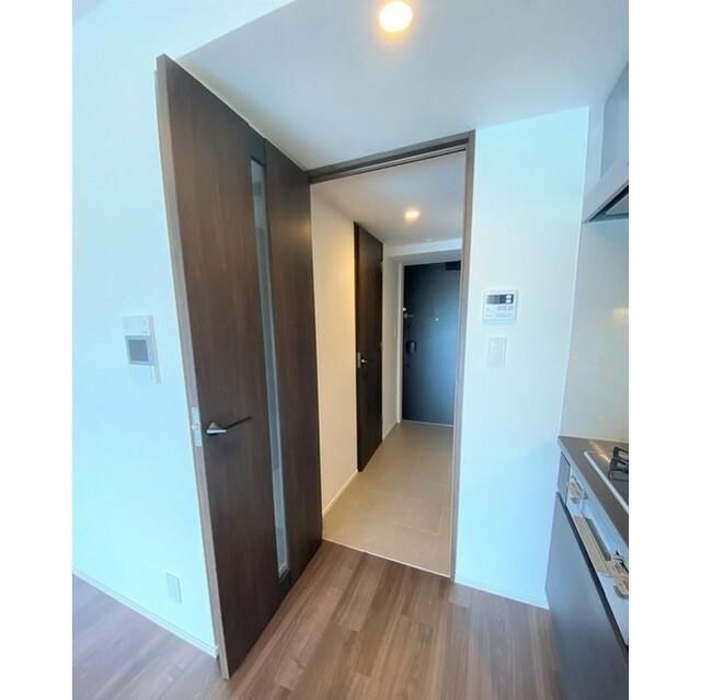 玄関　※全て別号室（１LDK）のお写真です。参考にしてください。