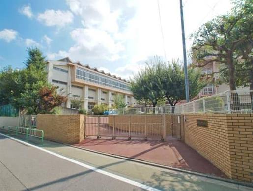 小学校　練馬区立旭町小学校（小学校）まで667m