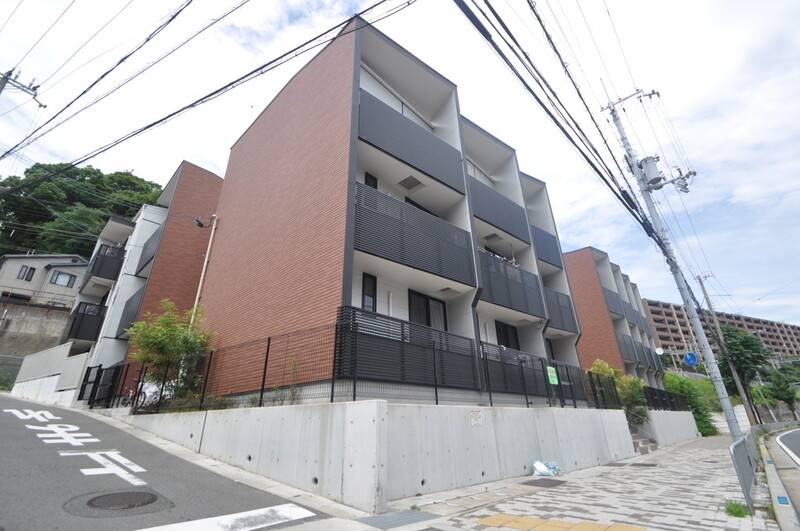 建物外観　存在感のある外観は落ちついた色合いで、堂々としていますね。