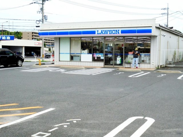 コンビニ　ローソン　松江春日店（コンビニ）まで400m