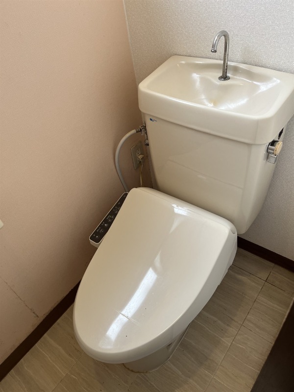 東海道新幹線 浜松駅 徒歩32分 2階建 築39年のトイレ写真