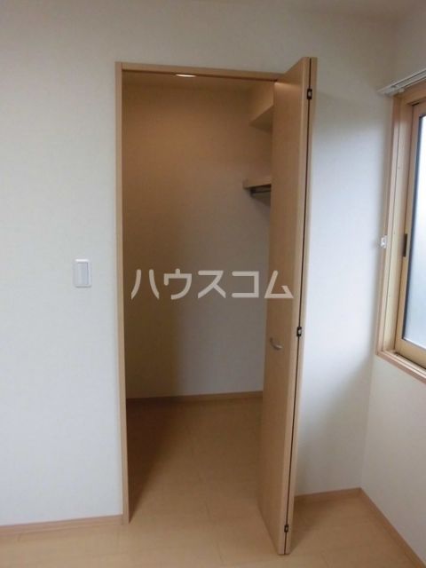 ロイヤルヒルズ春日Bの内装写真