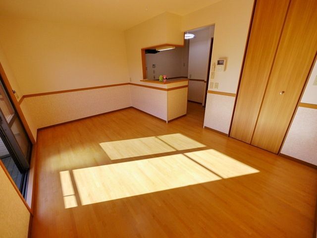 コンフォート野田Bの居間写真