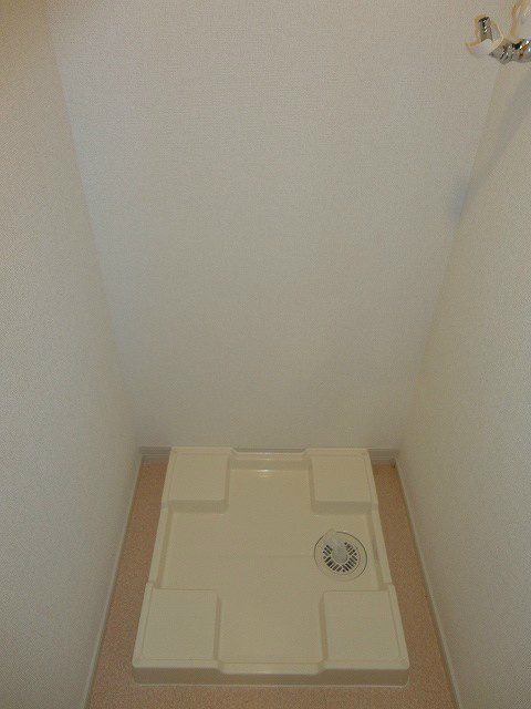 その他設備　洗濯機置き場　※写真は201号室のお部屋です。