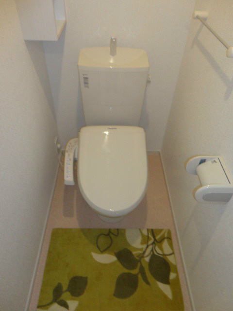 トイレ　マットは付きません　※写真は201号室のお部屋です。