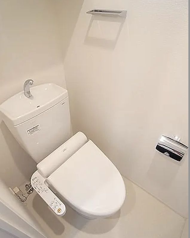 都営大江戸線 赤羽橋駅 徒歩4分 11階建 築14年のトイレ写真