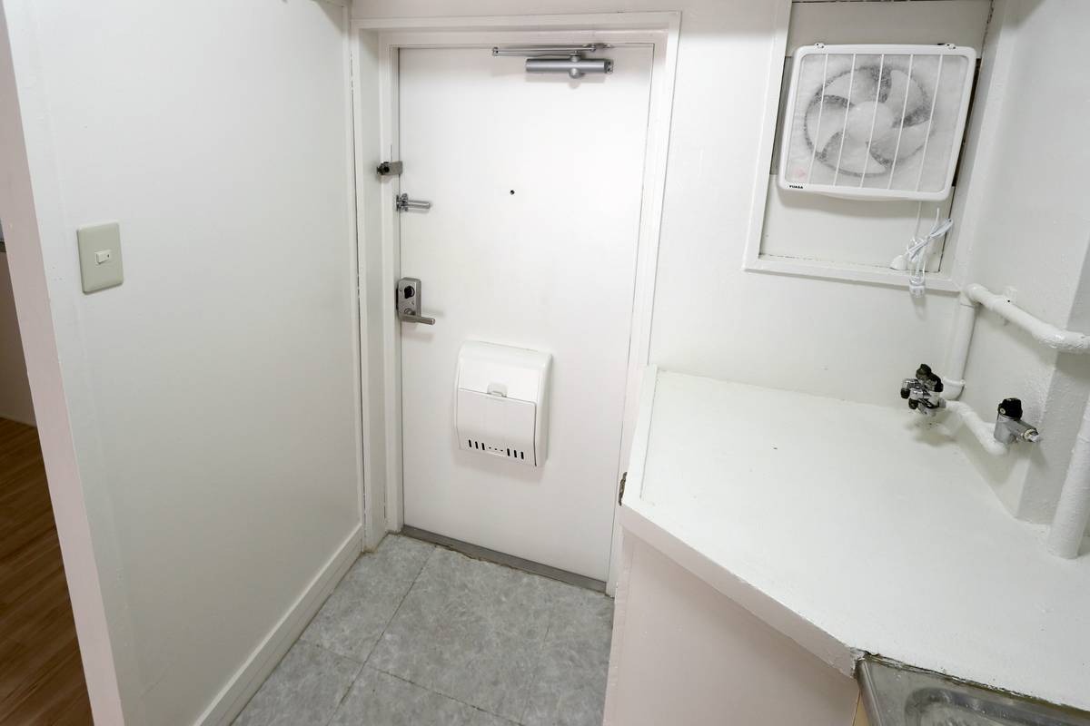 ＪＲ山陰本線 鳥取駅 徒歩45分 4階建 築56年の玄関写真