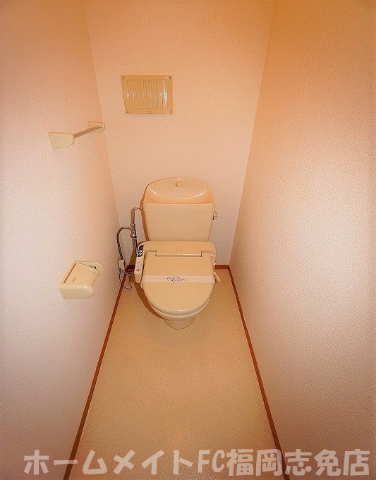 ＪＲ香椎線 酒殿駅 3階建 築27年のトイレ写真