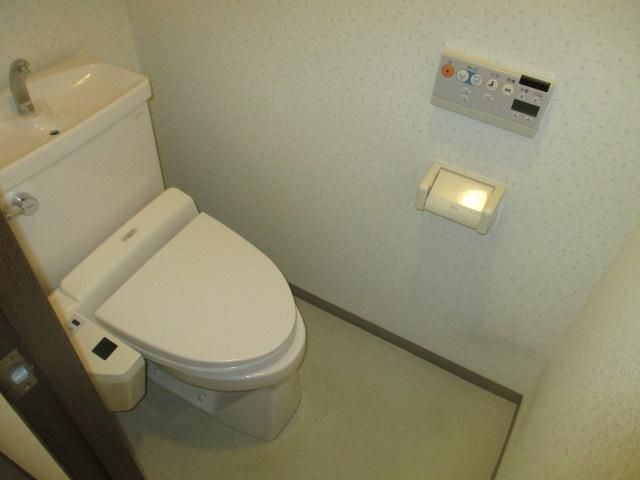 京王相模原線 京王堀之内駅 徒歩13分 6階建 築33年のトイレ写真
