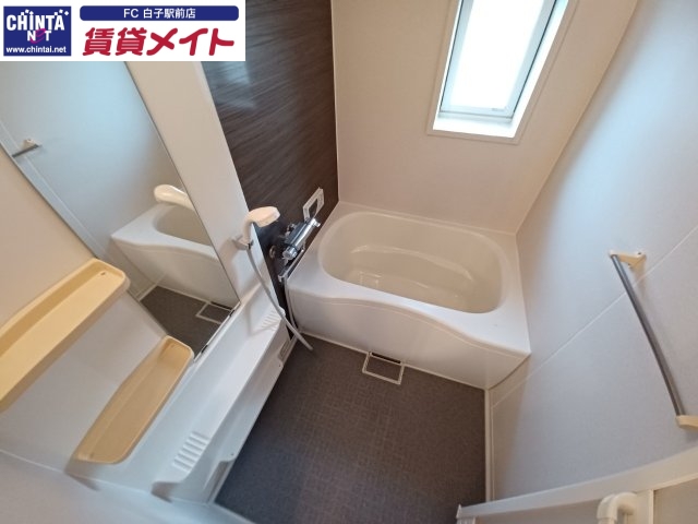 バス・シャワールーム　同物件別部屋写真