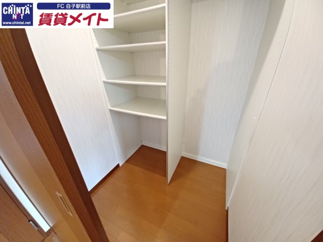 収納　同物件別部屋写真