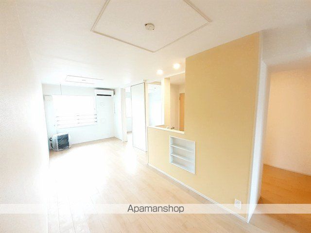 ＪＲ函館本線 五稜郭駅 バス乗車時間：8分 最寄りバス停で下車 徒歩4分 2階建 築10年の居間写真