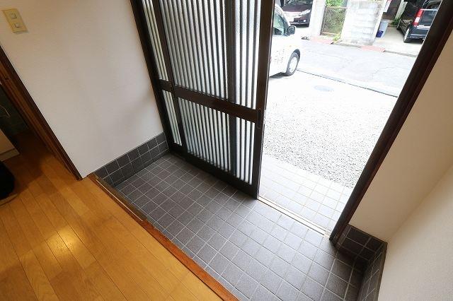 春日河木太町戸建ての玄関写真