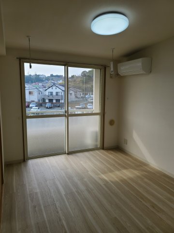 クレストヒルズの居間写真