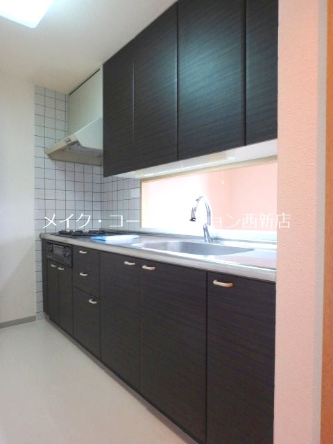 キッチン　内装中の為、別部屋の写真