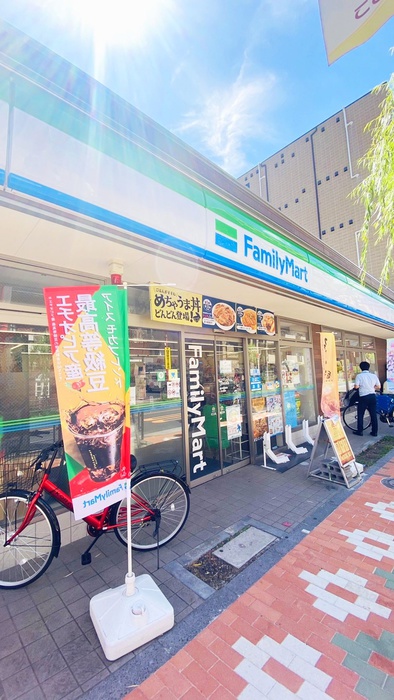 コンビニ　ファミリーマート（コンビニ）まで456m