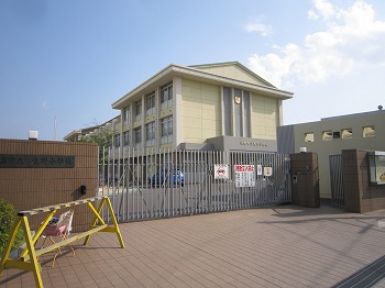 【広島市安佐南区東原のアパートの小学校】