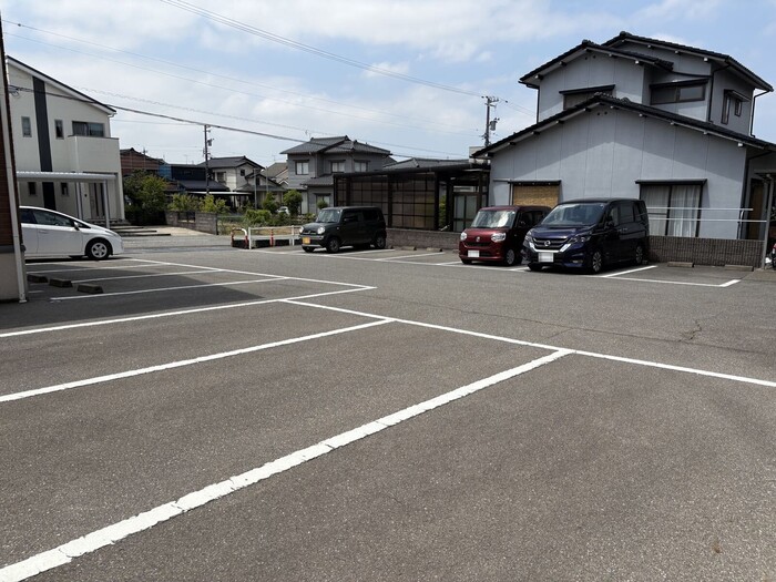 駐車場　2台目もお気軽にお問合せください♪