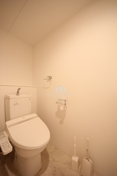 トイレ　写真は別タイプのお部屋です。
