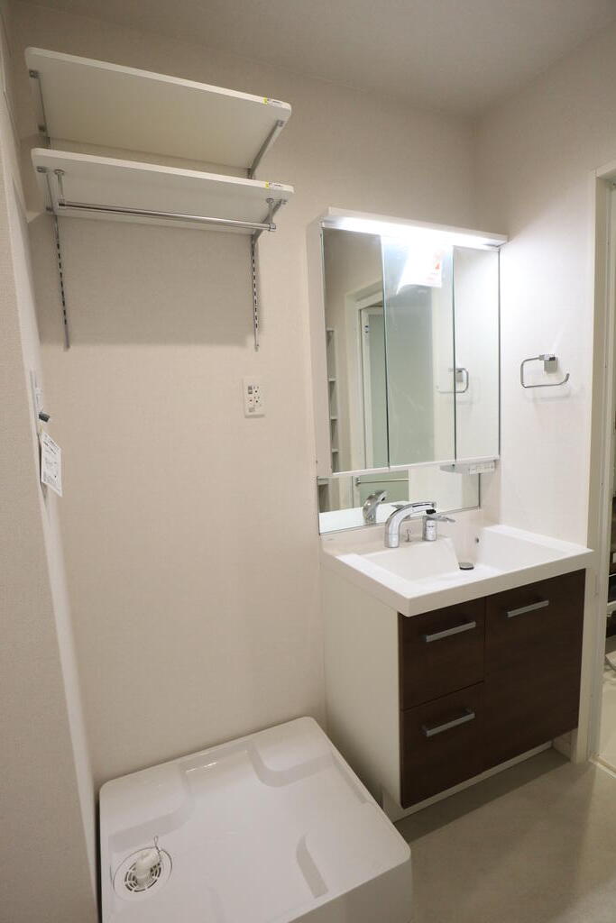 洗面設備　大型洗面台完備、屋内洗濯機置場完備♪