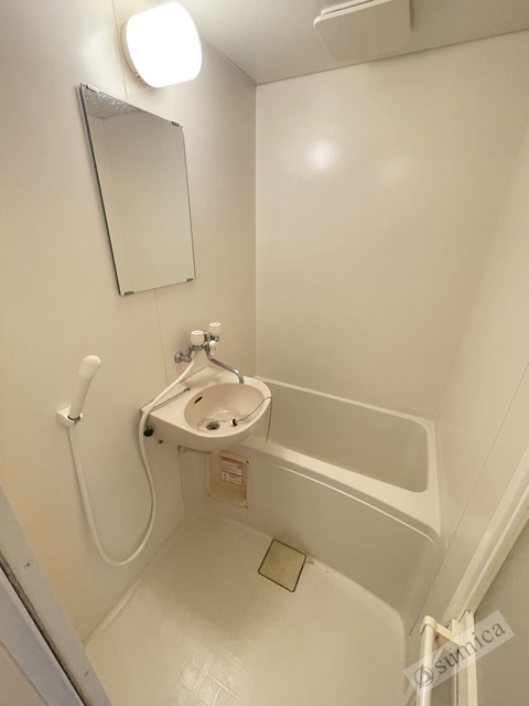 バス・シャワールーム　ちょうど良いサイズ。お掃除もラクラクです。