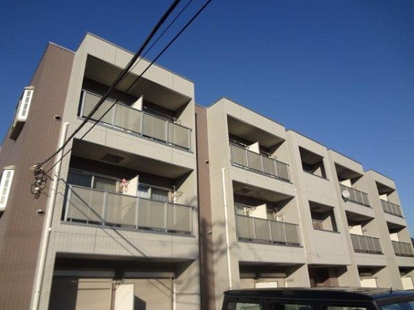 アンプルールフェールKOKIの建物外観