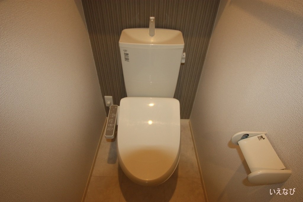 ＪＲ福塩線 備後本庄駅 徒歩10分 3階建 築10年のトイレ写真