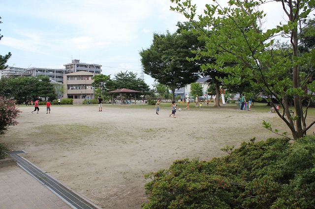 【フォーラム三番館の公園】