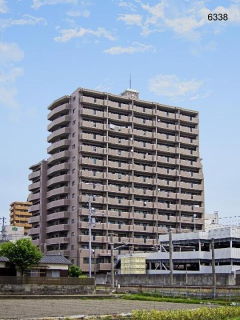 松山市宮田町のマンションの建物外観