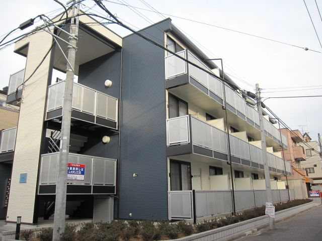 川口市南前川のマンションの建物外観