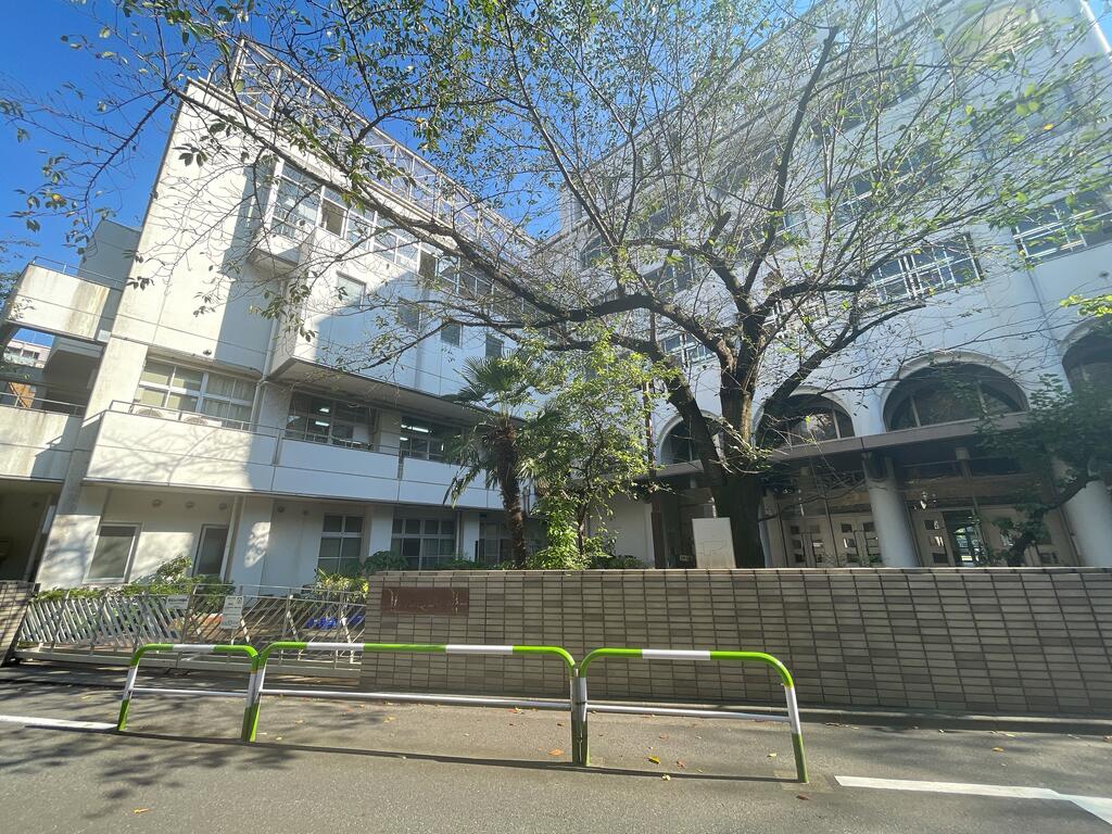 【文京区湯島のマンションの小学校】