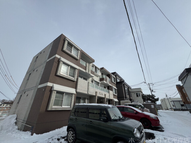 【アヴニール平岸の建物外観】