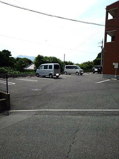 【熊本市北区下硯川町のアパートの駐車場】