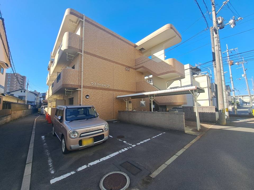 松山市萱町のマンションの建物外観