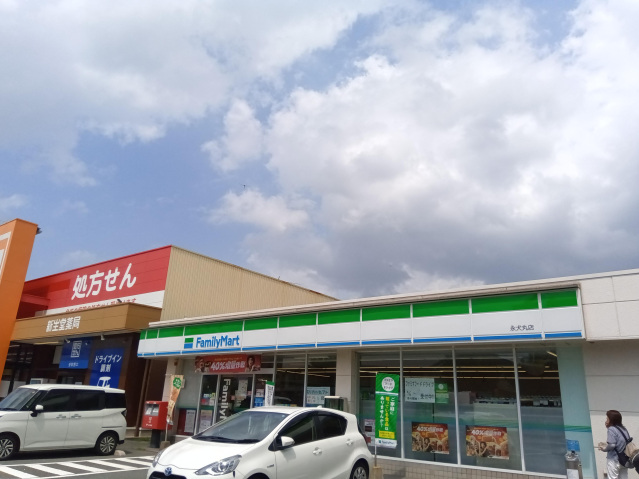 コンビニ　ファミリーマート永犬丸店（コンビニ）まで70m