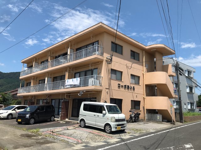 姶良市平松のマンションの建物外観