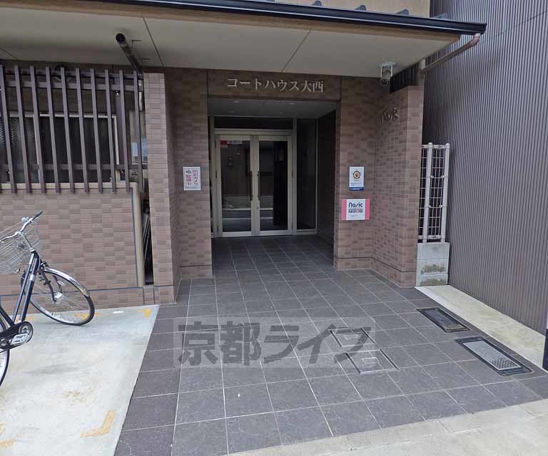 【京都市上京区木下突抜町のマンションのエントランス】