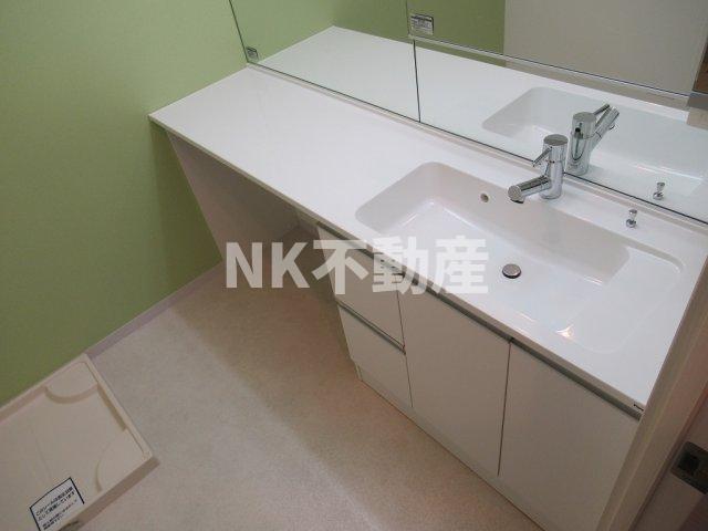 洗面設備　使いやすい独立洗面台です