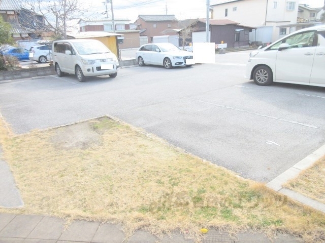 【シャーメゾン橋本の駐車場】